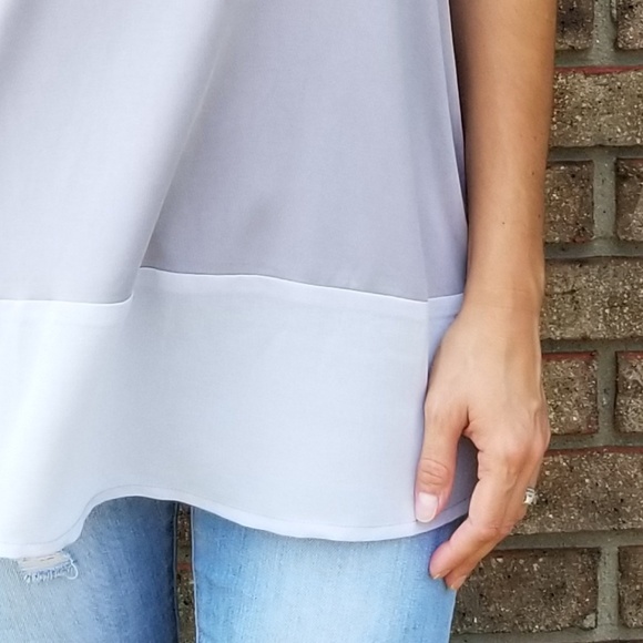 ❗️2/$18❗️Beautiful Pocket Blouse - Picture 4 of 4
